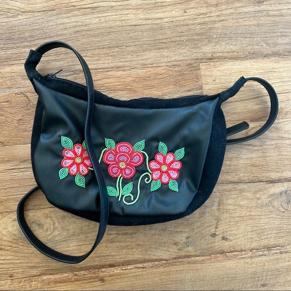 Custom Beaded First Nations Cross Body Black Leather and Felt Purse - Picture 5 of 11